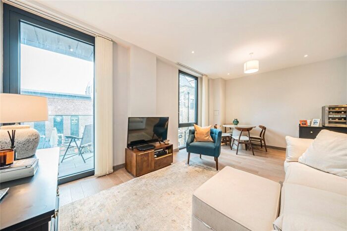 1 Bedroom Flat To Rent In Drapers Yard, Ram Quarter, London, SW18