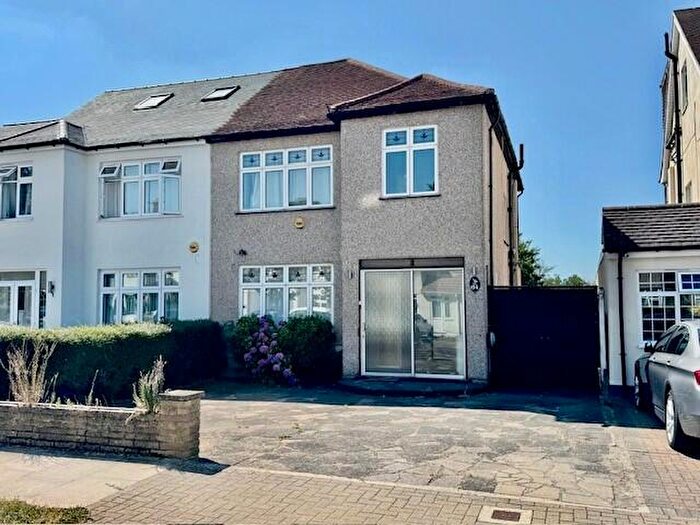 3 Bedroom Semi-Detached House For Sale In Pinner Park Avenue, Harrow, HA2