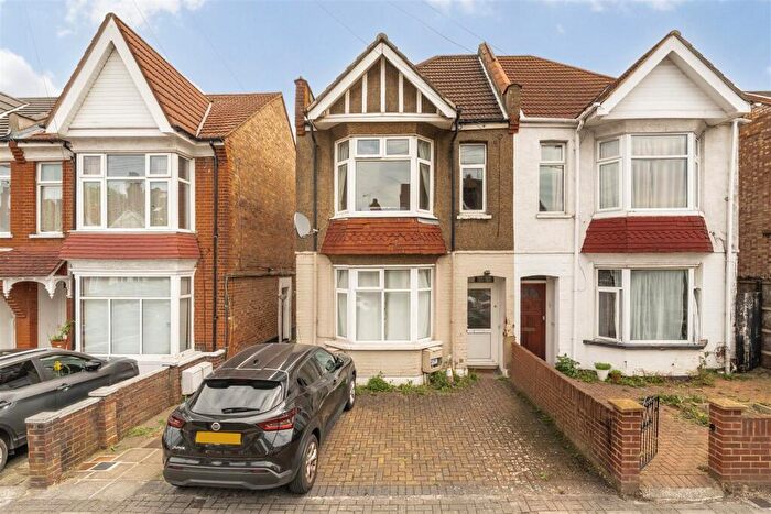 2 Bedroom Maisonette For Sale In Hamilton Road, Harrow, HA1