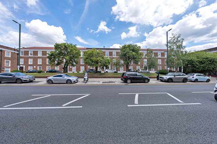 2 Bedroom Apartment To Rent In Belmont Court, Finchley Road, London, NW11