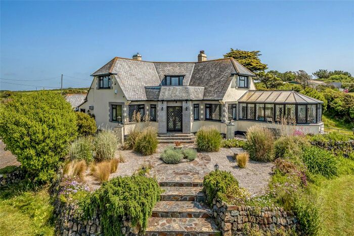 4 Bedroom Detached House For Sale In Mullion, Helston, Cornwall, TR12
