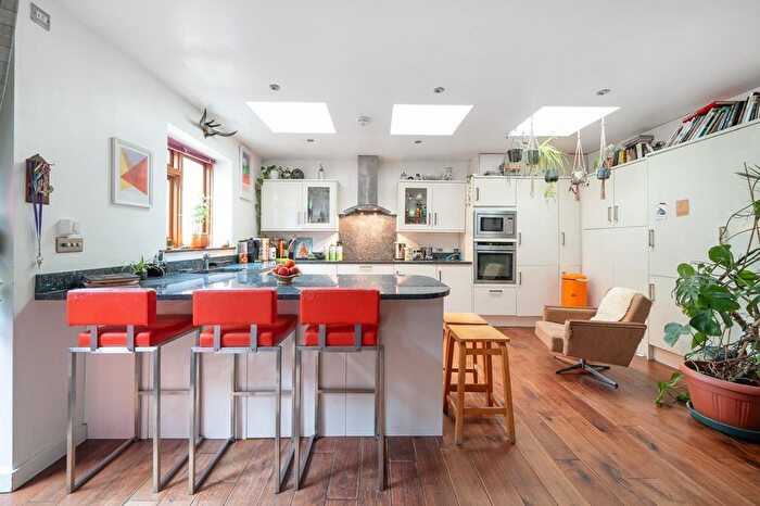 2 Bedroom Flat To Rent In Chadwick Road, London, SE15