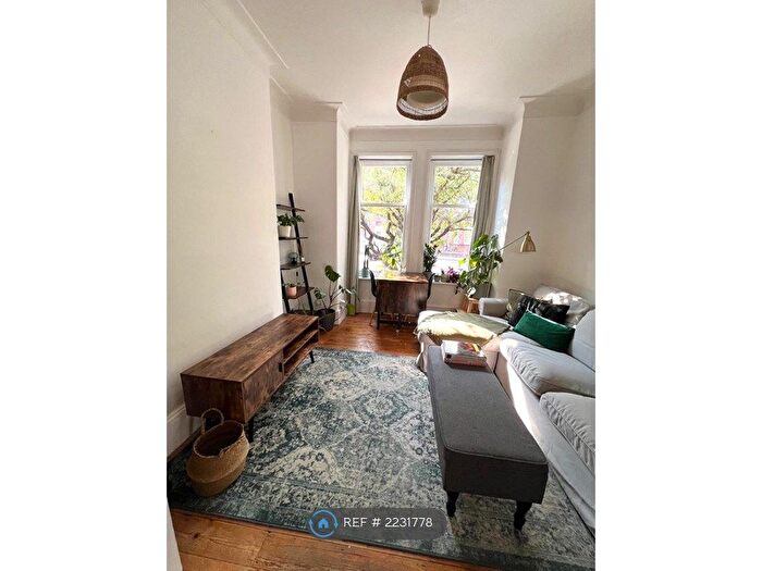 1 Bedroom Flat To Rent In Amesbury Avenue, London, SW2