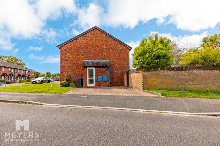 1 Bedroom Semi-Detached House For Sale In Tarrant Road, Bournemouth, BH9