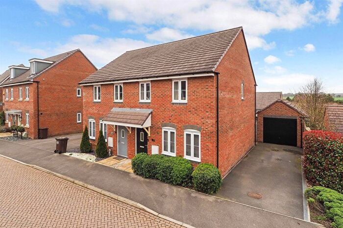 3 Bedroom Semi Detached House For Sale In Errington Road, Picket Piece, Andover, SP11