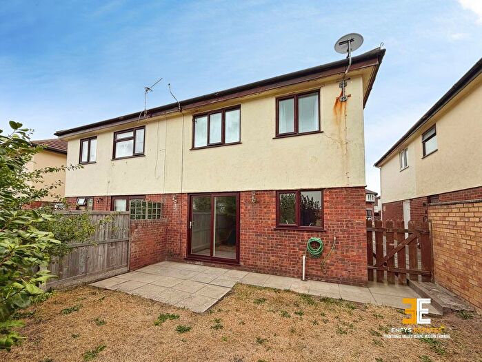 2 Bedroom Town House For Sale In Lloyd Street West, Llandudno, LL30