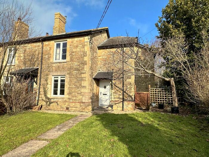 3 Bedroom End Of Terrace House To Rent In , SP8