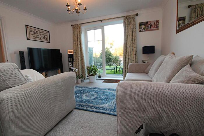 2 Bedroom Flat For Sale In Hursley Road, Chandler's Ford, Eastleigh, SO53
