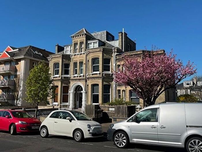 1 Bedroom Flat To Rent In Eaton Gardens, Hove, BN3