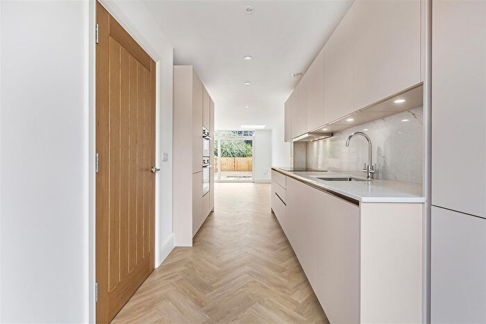 2 Bedroom Terraced House For Sale In Cedars Road, London, N21