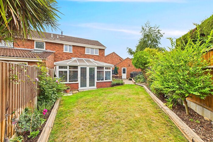 3 Bedroom Semi-Detached House For Sale In Lackford Close, Brundall, Norwich, NR13
