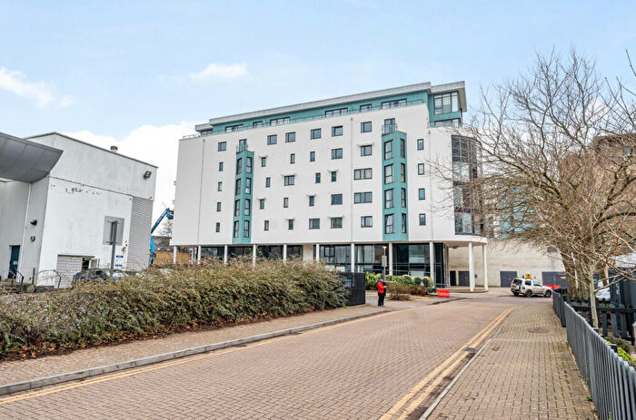 2 Bedroom Apartment For Sale In Maritime Walk, Southampton, Hampshire, SO14