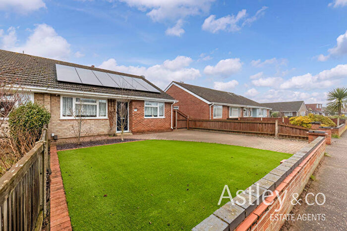 3 Bedroom Semi-Detached Bungalow For Sale In Raymond Road, Hellesdon, Norwich, NR6