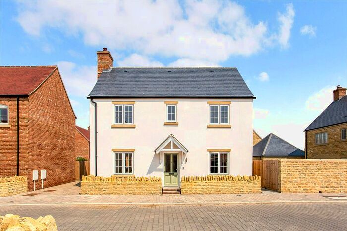 3 Bedroom Detached House For Sale In Wheeler Avenue, Woodstock, Oxfordshire, OX20