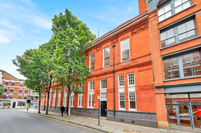 2 Bedroom Apartment For Sale In Britton Street, EC1M