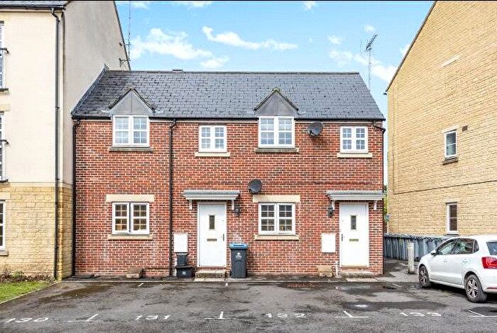 2 Bedroom Flat To Rent In Woodford Way, Witney, OX28