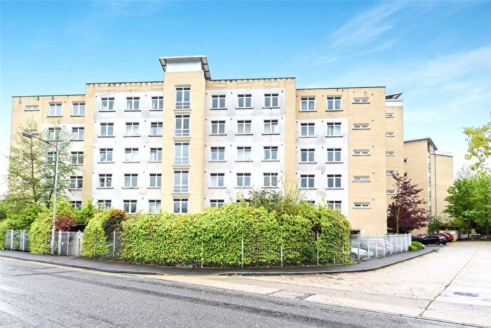 2 Bedroom Flat For Sale In The Meridian, Kenavon Drive, Reading, Berkshire, RG1