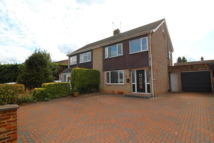 3 Bedroom Semi-Detached House For Sale In Paston Ridings, Peterborough, PE4