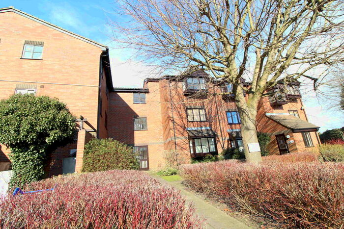 Studio To Rent In Gladbeck Way, Enfield, EN2