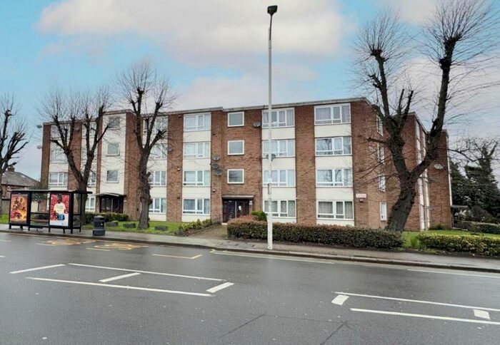 2 Bedroom Flat To Rent In Wilnett Court, Chadwell Heath, RM6