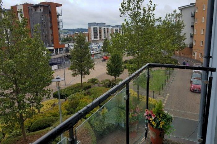 2 Bedroom Flat To Rent In Lockside, Bristol, BS20