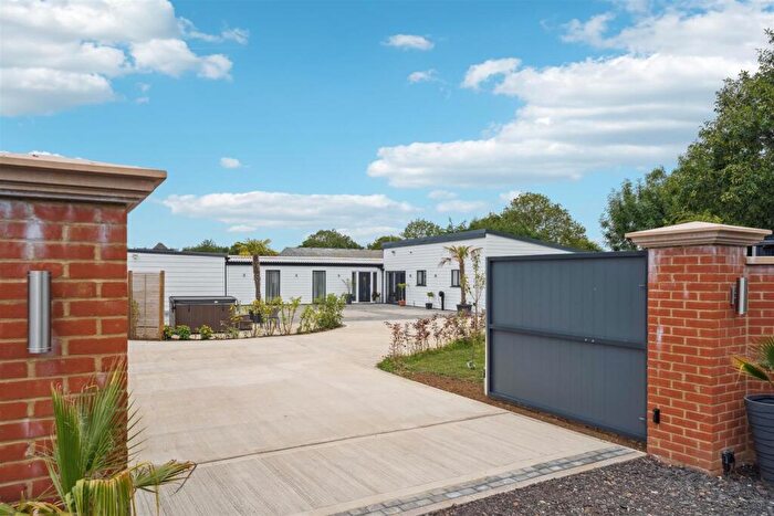4 Bedroom Detached House For Sale In Ivy Lane, Great Brickhill, Buckinghamshire, MK17