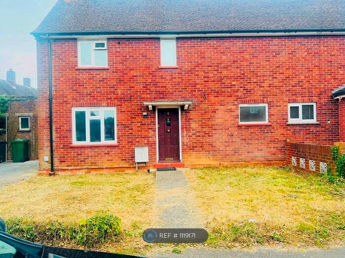 3 Bedroom Semi-Detached House To Rent In Pemerton Road, Basingstoke, RG21