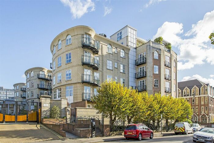 2 Bedroom Flat To Rent In Wimbledon Central, Wimbledon, London, SW19