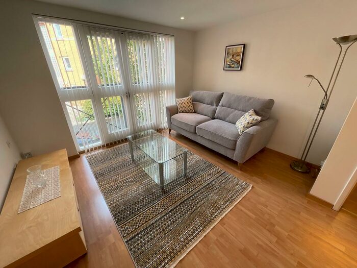 2 Bedroom Apartment To Rent In Wharf Close, Manchester, M1