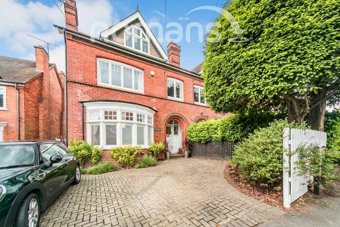 5 Bedroom Semi-Detached House To Rent In The Mount, Caversham, RG4