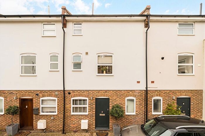 3 Bedroom Property For Sale In Abberley Mews, Battersea, SW4
