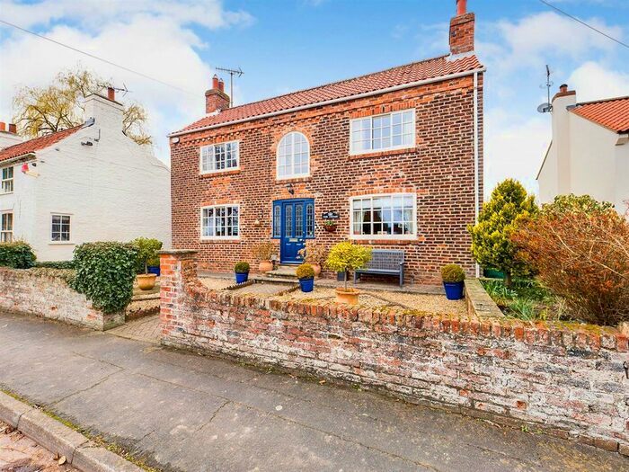 3 Bedroom Detached House For Sale In Foston-On-The-Wolds, Driffield, YO25