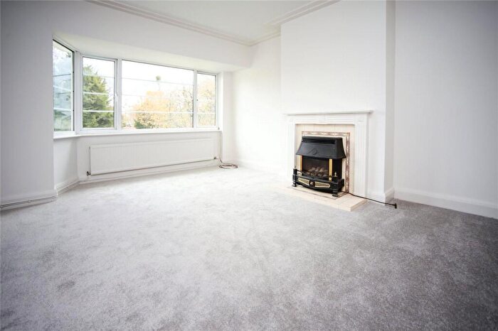2 Bedroom Apartment To Rent In Evesham Road, Cheltenham, Gloucestershire, GL52