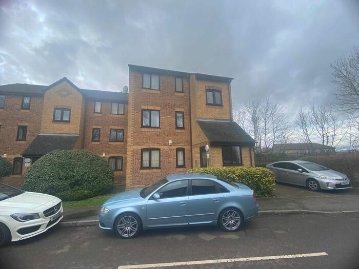 1 Bedroom Flat To Rent In Burket Close, Southall, UB2