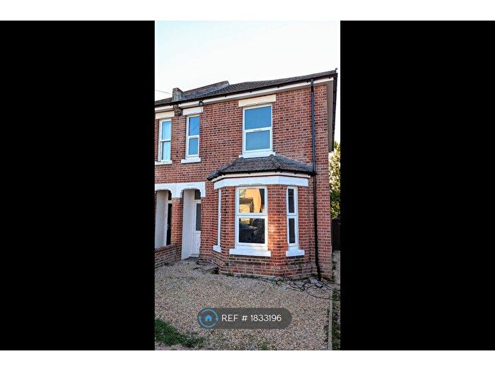 2 Bedroom Flat To Rent In Manor Farm Road, Southampton, SO18