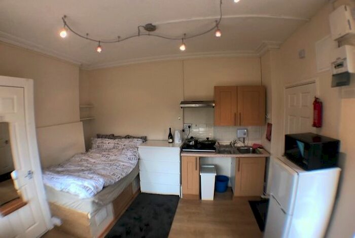 Studio To Rent In New Park Terrace, Pontypridd, CF37