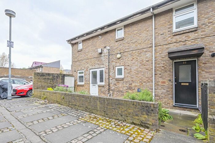 2 Bedroom Flat To Rent In Garnet Street, Wapping, London, E1W