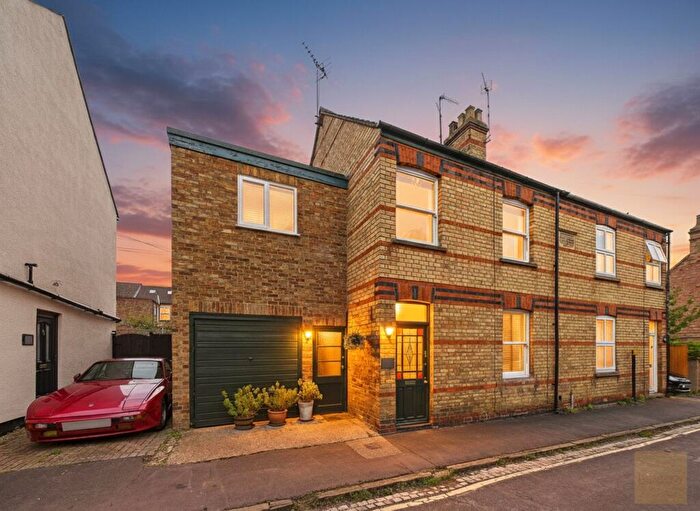 3 Bedroom Semi Detached House For Sale In Vine Street, Stamford, PE9