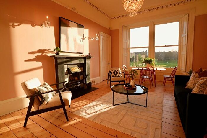 4 Bedroom Flat To Rent In Glengyle Terrace, Meadows, Edinburgh, EH3