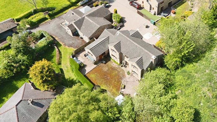 4 Bedroom Detached House For Sale In Tong Moor Side, Birkenshaw, Bradford, West Yorkshire, BD11