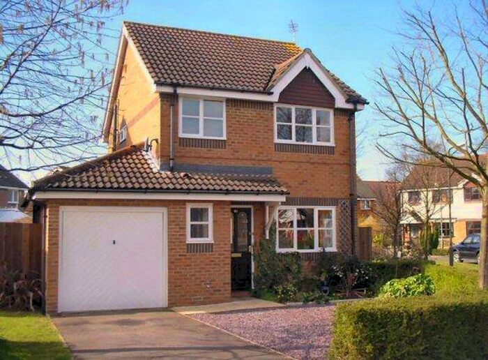 3 Bedroom Detached House To Rent In Knaphill, GU21