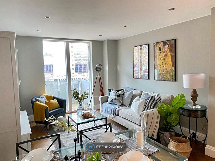 2 Bedroom Flat To Rent In Dearmans Place, Manchester, M3