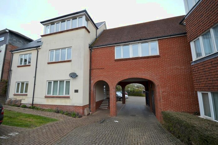 1 Bedroom Flat To Rent In Mosbach Place, Lymington, Hampshire, SO41