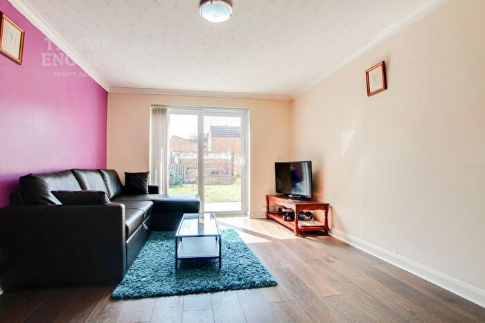 3 Bedroom End Of Terrace House For Sale In Elizabeth Way, Basildon, SS15