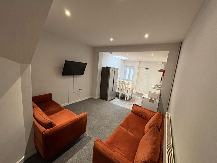 6 Bedroom House To Rent In Dawlish Road, Selly Oak, Birmingham, West Midlands, B29