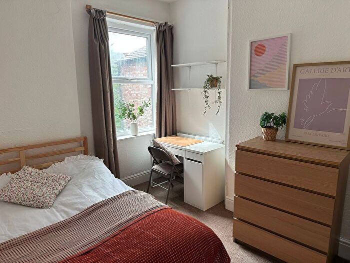 6 Bedroom Semi-detached House To Rent In Cawdor Road, Manchester, M14