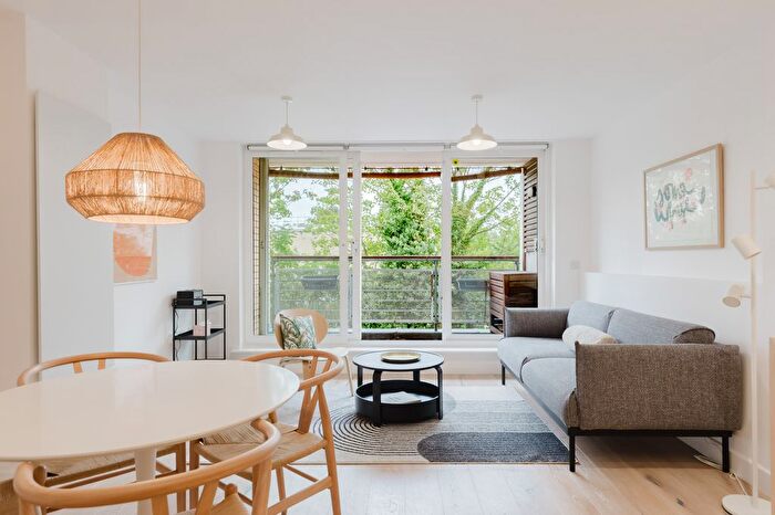 2 Bedroom Flat To Rent In Marcon Place, London, E8