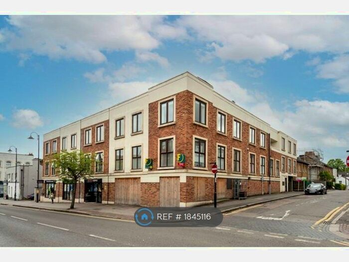 2 Bedroom Flat To Rent In Langham Court, London, SE25