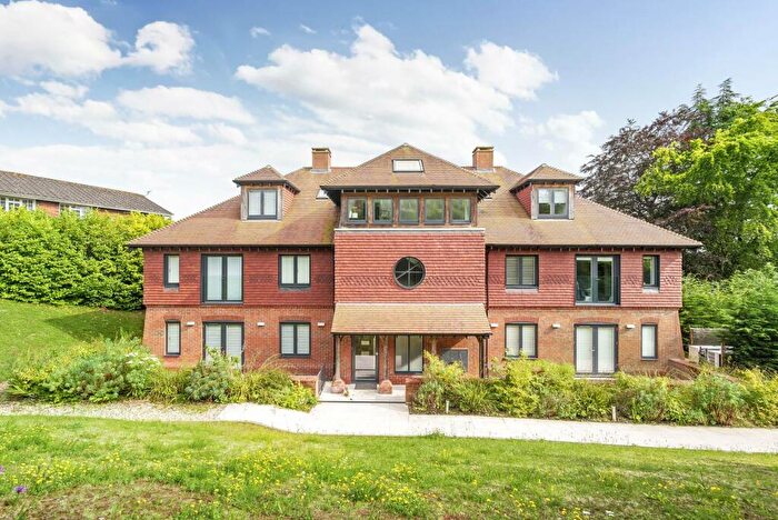 2 Bedroom Flat To Rent In Chantry Point, Guildford, GU1