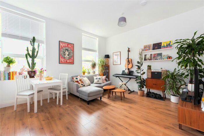 2 Bedroom Terraced House To Rent In Stoke Newington Road, London, N16